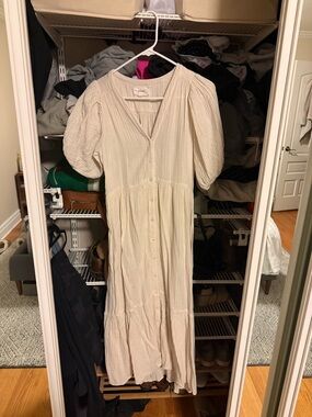 XiRENA Cream Button-Front Puff Sleeve Maxi Dress